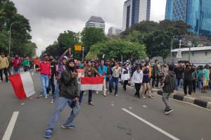 Dikira Akan Ditangkap Polisi, Pelajar STM Kocar-Kacir di Jalan Medan Merdeka Selatan