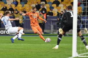 Babak I Dynamo Kyiv vs Juventus: La Vecchia Signora Buntu