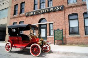 Kisah Mistis Pabrik Mobil Ford di Amerika Dikomersialisasi