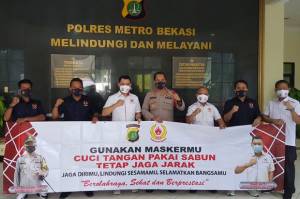 Cegah Penularan Corona, KONI Beri 3.000 Masker ke Polres Metro Bekasi