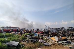 Kobaran Api Padam,  30 Bangkai Bus Transjakarta Hangus Terbakar
