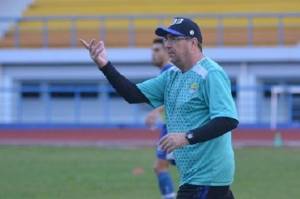 Kesal Liga 1 Terus Ditunda, Pelatih Persib Pilih Tinggalkan Bandung