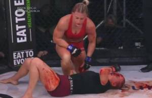 KO Berdarah! Bintang MMA Berdarah-darah Di-KO Debutan Tak Terkalahkan