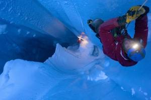 Peneliti Selidiki Lubang Raksasa di Lapisan Es Greenland