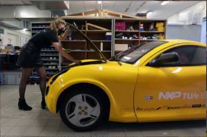 Luar Biasa, Mahasiswa Belanda Ciptakan Mobil Listrik dari Bahan Daur Ulang