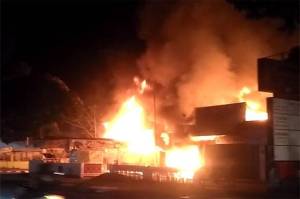 Kebakaran Hebat di Dekat Rumah Habib Rizieq Shihab Berhasil Dipadamkan