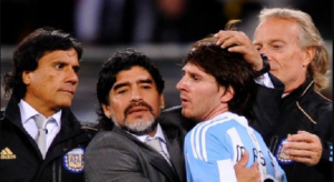 Bagaimana Sebenarnya Hubungan Pribadi Messi dan Maradona?