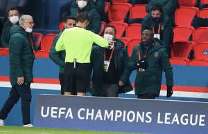 PSG vs Istanbul Basaksehir Terhenti akibat Rasisme Wasit, Begini Keputusan UEFA