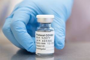 Injeksi Pertama, Vaksin AstraZeneca Diklaim Efektif Lawan COVID-19