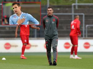 Bayern Muenchen vs Lazio di Babak 16 Besar: Miroslav Klose Emosional