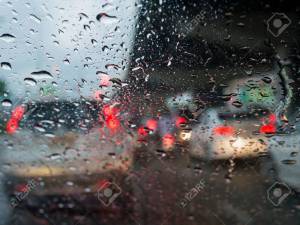 Tips Jaga  Konsentrasi Berkendara Saat Hujan Deras