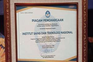 ISTN Raih Penghargaan sebagai PTS dengan Jabatan Dosen Akademik Terbanyak