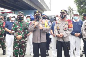 Sambangi Kampung Tangguh, Kapolda Metro dan Pangdam Jaya Cek Proses Rapid Test