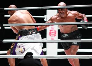 Usyk Lebih Suka Beri Pelukan Ketimbang Duel Lawan Mike Tyson