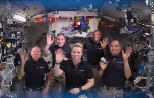 Cuti, Astronot di Stasiun Luar Angkasa ISS Ikut Merayakan Natal