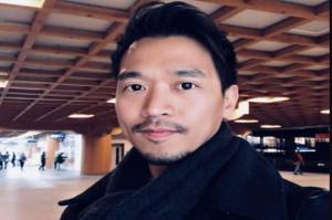 Kenakan Baju Putih, Michael Yukinobu Mulai Diperiksa di Polda Metro Jaya