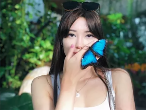 Cantiknya Sabina Altynbekova Bikin Kupu-kupu Hinggap di Wajah