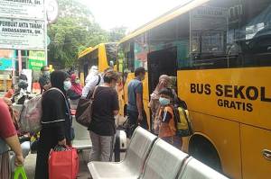 Bus Sekolah Dishub DKI Evakuasi 13.954 Pasien Covid-19 Sejak Awal Pandemi