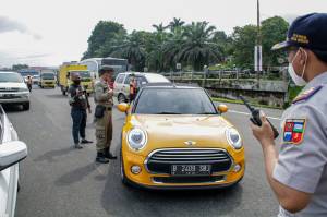Terjaring Razia Ganjil Genap di Bogor, Ayu Ting Ting Pakai Mini Cooper S Rp800 Juta