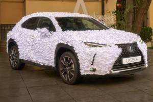 Lexus UX Terselubung Kelopak Kertas ini Bisa Gonta-ganti Warna