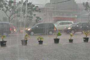 BMKG Imbau DKI dan Jabar Waspadai Hujan Disertai Angin Kencang pada Malam Ini hingga Dini Hari