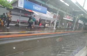 Banjir Parah yang Rendam Stasiun Tebet Surut, KRL Sudah Bisa Melintas