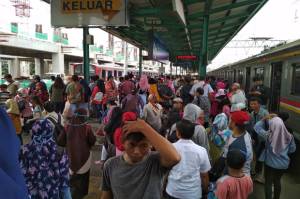 Banjir di Stasiun Tebet Surut,  Masih Terjadi Antrean Perjalanan KRL Lintas Manggarai-Bogor PP