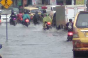 Jadi Langganan Banjir, Warga Jalan ARH Minta Perhatian Pemkot Depok