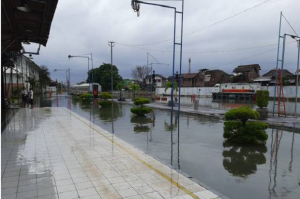 Banjir Rendam Rel Jarak Jauh di Bekasi, Sejumlah Pemberangkatan Kereta Api dari Jakarta Dibatalkan