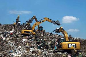Gunung Sampah TPST Bantar Gebang Kian Tinggi, DKI Klaim Volume Sampah Berkurang