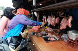 Selain Cabai Rawit, Harga Daging Sapi di Pasar Kramat Jati Juga Naik