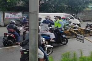 Geram! Transjakarta Buru Pengendara Motor yang Terobos Busway di Jalan Daan Mogot