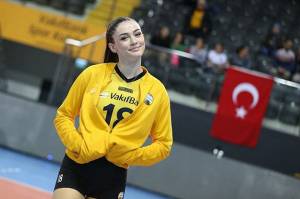 Zehra Gunes, Atlet Cantik Andalan Tim Voli Turki