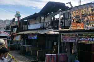5 Kios di Samping Polsek Tanjung Priok Hangus Terbakar
