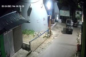Mobil Bak Perusahaan Digondol Maling, 5 Pelaku Terekam CCTV