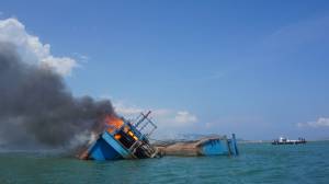 Nyolong Ikan di Laut RI, 2 Kapal Malaysia Ditenggelamkan