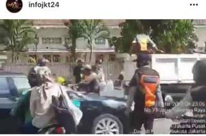 Parkir Liar, Dishub DKI Angkut Motor di Jalan Kramat Raya