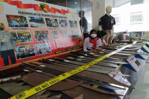 Senjata Tawuran, Knalpot Racing hingga Narkoba Dipamerkan di DPRD Kota Bogor