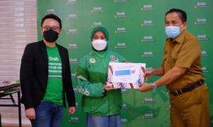 Grab Gandeng Dinkes Sulsel Lakukan Vaksinasi Pekerja Publik di Makassar