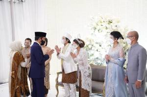 Atta dan Aurel Dapat Hadiah Nikah Kain Batik dari Iriana Jokowi
