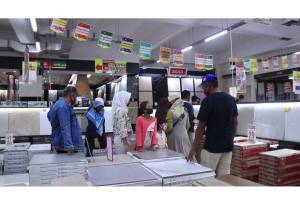 Semarakkan Ramadhan Qhomemart Beri Promo Gratis Keramik Hingga 10 Dus