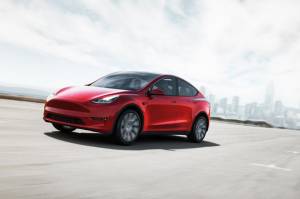 Majalah di AS Buktikan Autopilot Tesla Bisa Tertipu