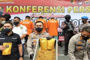 Polisi Bekuk Kakak Beradik Pembuat Tembakau Industri Rumahan di Bogor