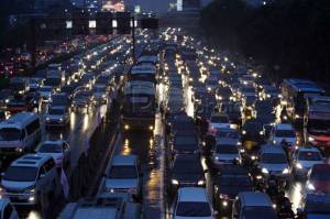 1 Hari Jelang Pelarangan Mudik, 414.774 Kendaraan Mabur Tinggalkan Jakarta
