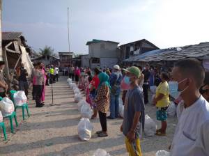 500 Nelayan dan Petugas Kebersihan Pelabuhan Tanjung Priok Terima Bantuan Sembako dari Kapolri