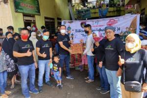 Tiga Komunitas Pesepeda Makassar Kolaborasi Gelar Baksos