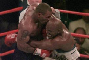 Holyfield Paling Sulit Di-KO, Mike Tyson: Dia Monster Sialan!