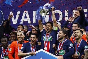 PSG Angkat Trofi Piala Prancis 2020/2021 Usai Bungkam AS Monaco