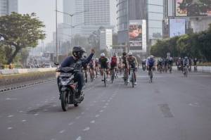 Viral! Pemotor Bernopol Kebumen Acungkan Jari Tengah ke Rombongan Pesepeda di Sudirman-Thamrin