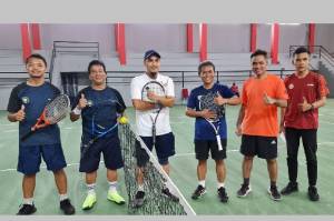 Jalin Silaturahmi, UNS Gelar Tennis Persahabatan antara Kampus dan Pelaku Usaha